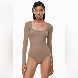 Aritzia Sunday Best Rib Seamless Scoop Longsleeve Taupe Bodysuit Size Medium